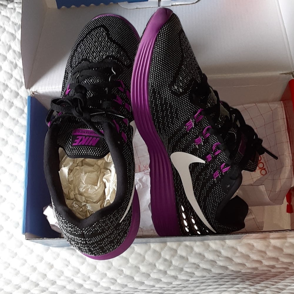 NIKE BETTER WORLD WOMEN'S SNEAKERS - Picture 6 of 7